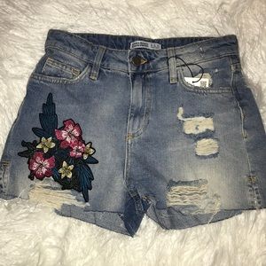 NWT Zara Denim Shorts with Flower Embroidery US 2